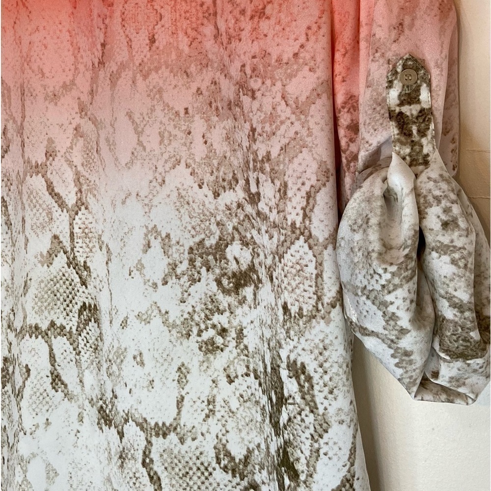 Calvin Klein~Sheer Ombré Snakeskin Blouse~Long Sleeve w/Button Tabs~Size 1X - Picture 8 of 16
